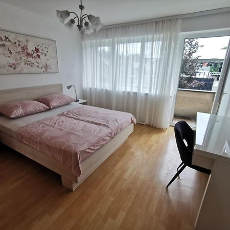 Apartment Tonio - Right On The Main Square Gospić Eksteriør bilde