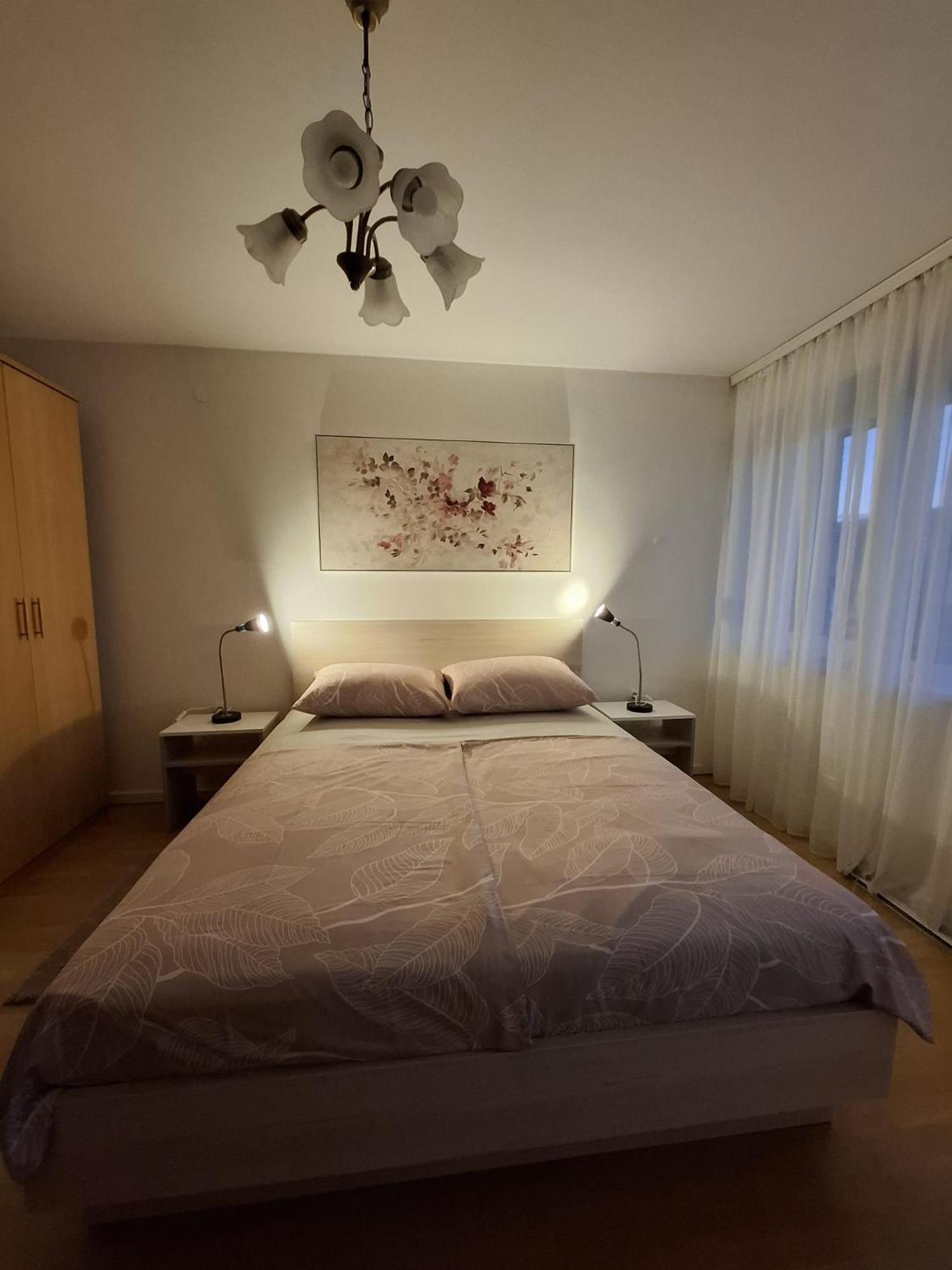 Apartment Tonio - Right On The Main Square Gospić Eksteriør bilde